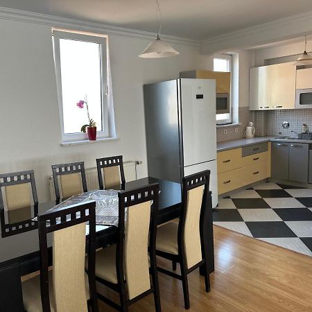 Spacious 3-Bedroom Condo Next To City Center Priştine Dış mekan fotoğraf