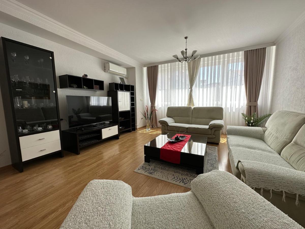 Spacious 3-Bedroom Condo Next To City Center Priştine Dış mekan fotoğraf