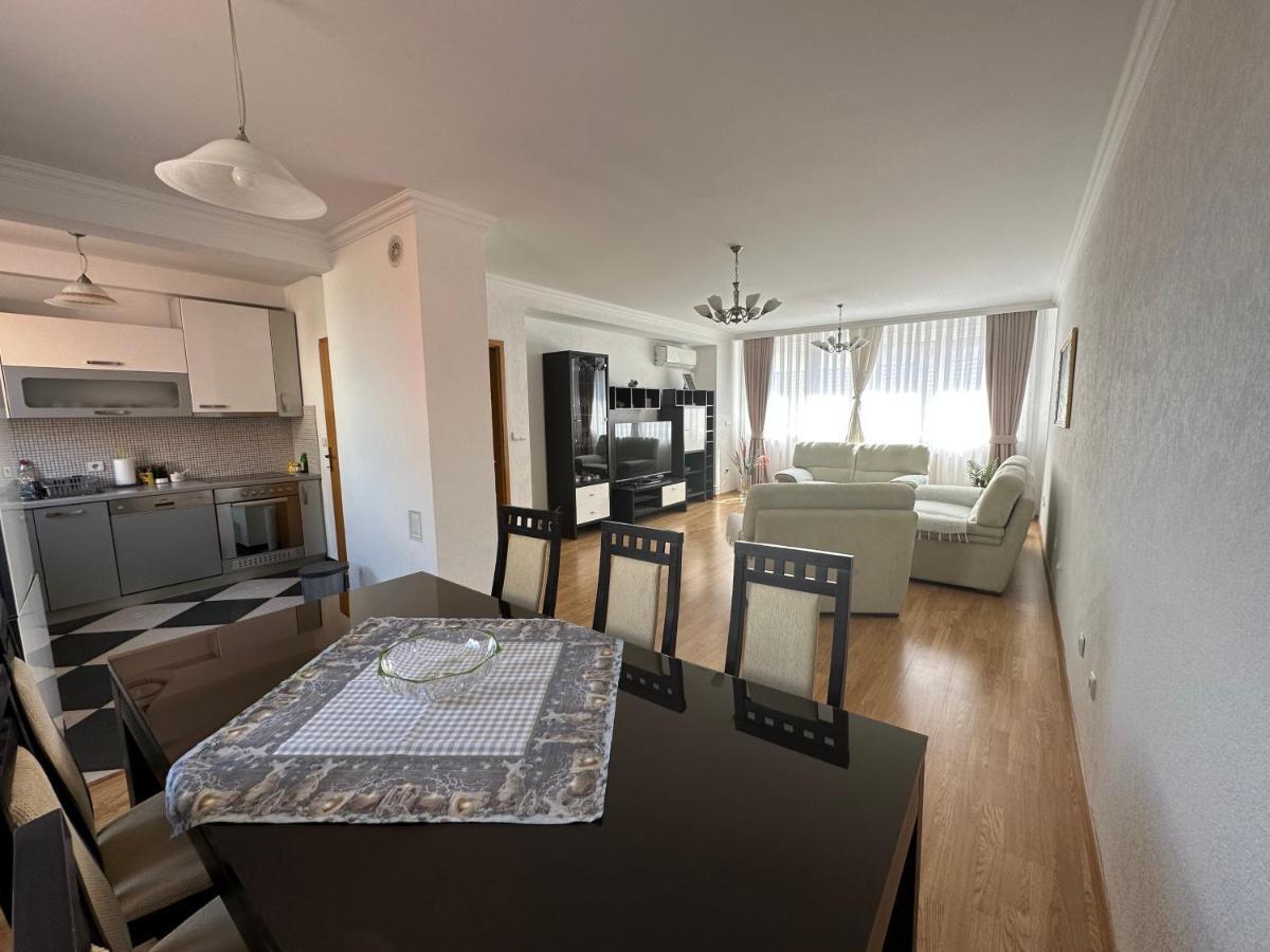 Spacious 3-Bedroom Condo Next To City Center Priştine Dış mekan fotoğraf