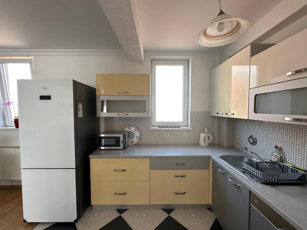 Spacious 3-Bedroom Condo Next To City Center Priştine Dış mekan fotoğraf