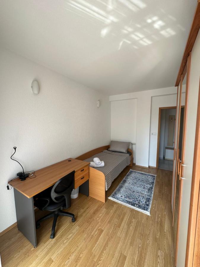 Spacious 3-Bedroom Condo Next To City Center Priştine Dış mekan fotoğraf