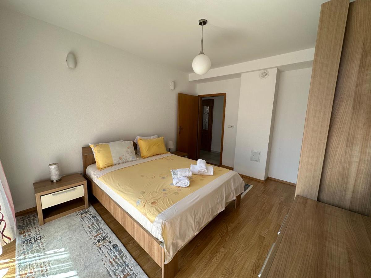 Spacious 3-Bedroom Condo Next To City Center Priştine Dış mekan fotoğraf