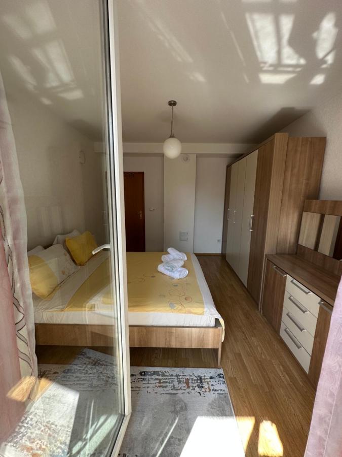 Spacious 3-Bedroom Condo Next To City Center Priştine Dış mekan fotoğraf
