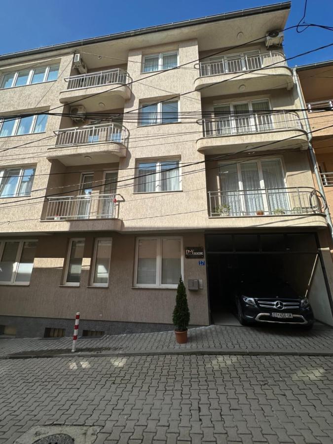 Spacious 3-Bedroom Condo Next To City Center Priştine Dış mekan fotoğraf