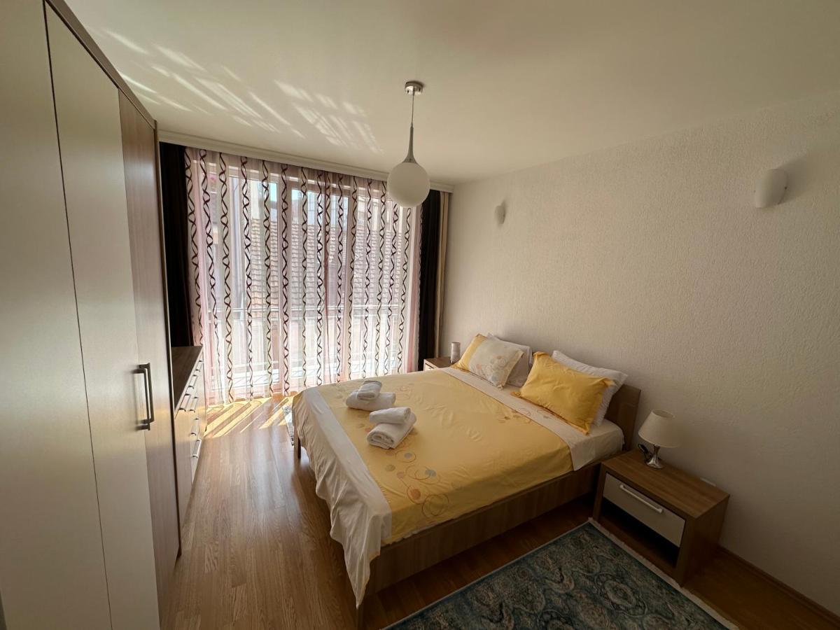 Spacious 3-Bedroom Condo Next To City Center Priştine Dış mekan fotoğraf