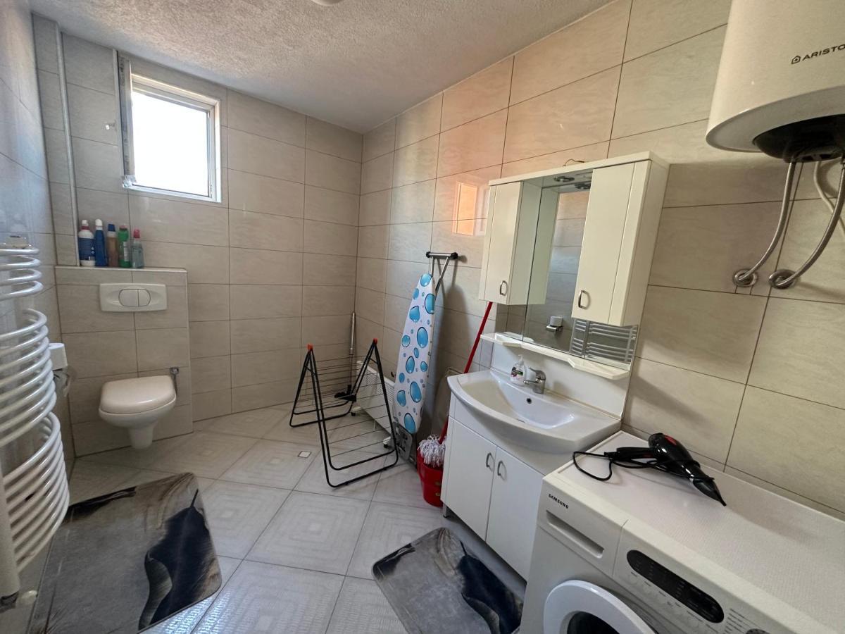 Spacious 3-Bedroom Condo Next To City Center Priştine Dış mekan fotoğraf