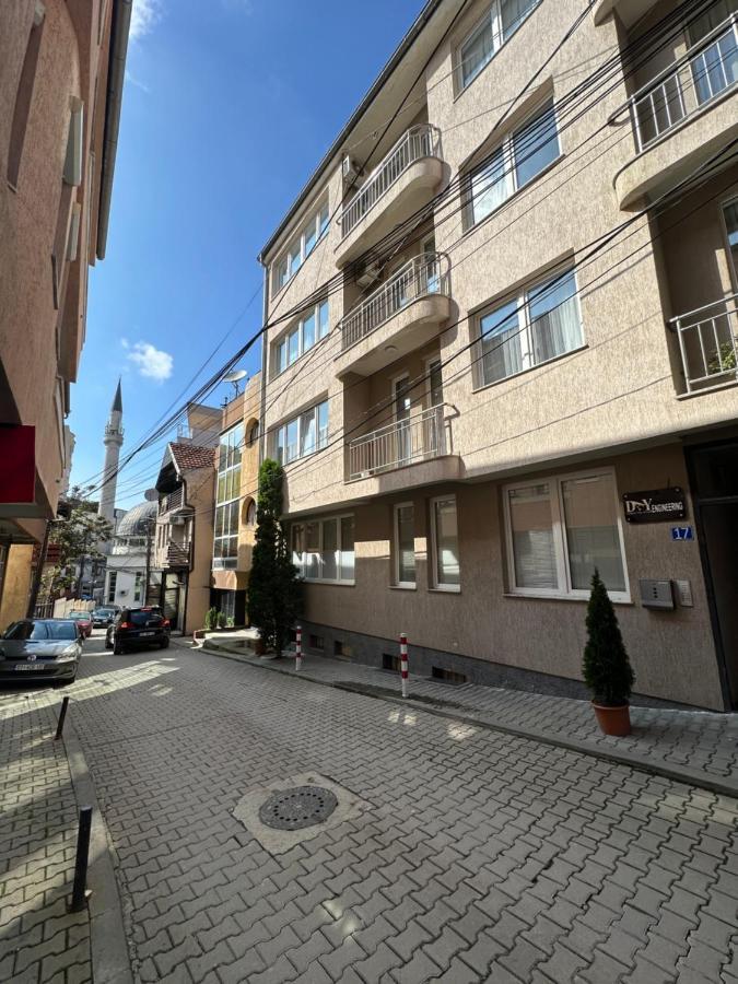 Spacious 3-Bedroom Condo Next To City Center Priştine Dış mekan fotoğraf